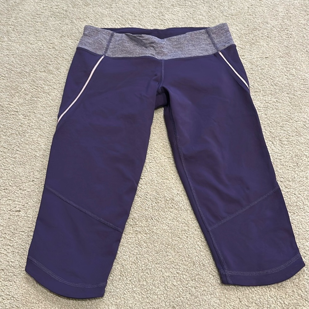 Lululemon purple size 6 crop legging yoga pants